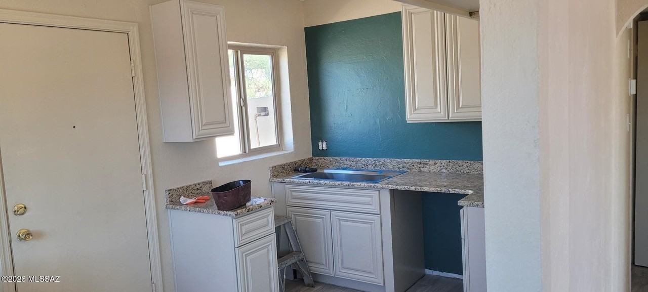 1032 N Catalina Ave - Photo 2 of 6