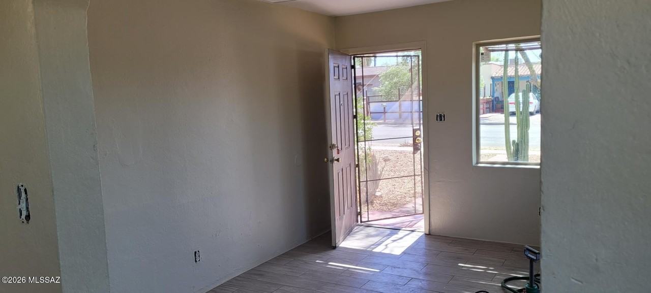1032 N Catalina Ave - Photo 4 of 6