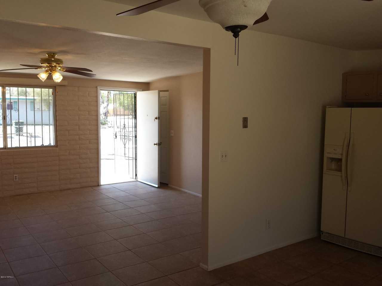 7701 E 45th St - Photo 5 of 23