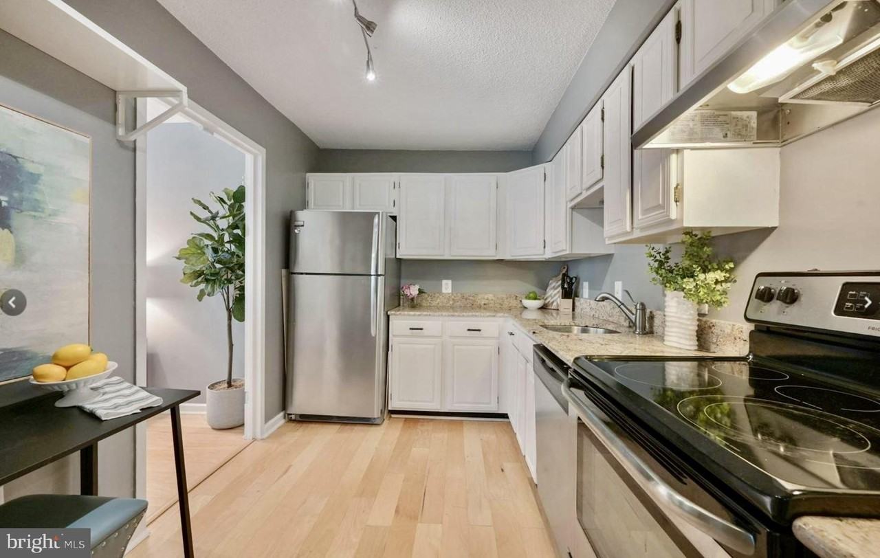 2141 P St Nw #801 - Photo 2 of 11