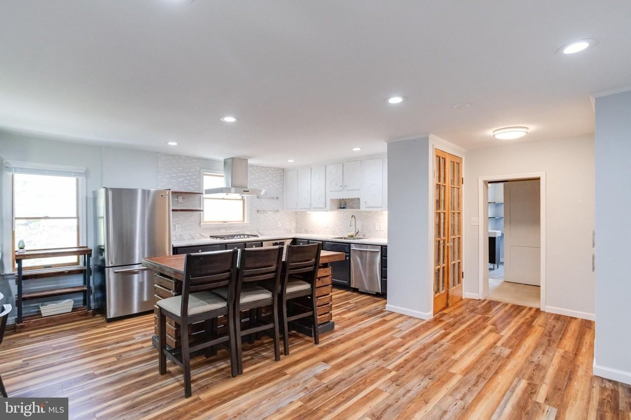 905 Regester Ave - Photo 4 of 43