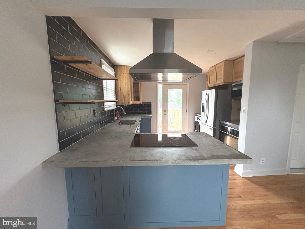 1708 Hall Ave #2 - Photo 3 of 17