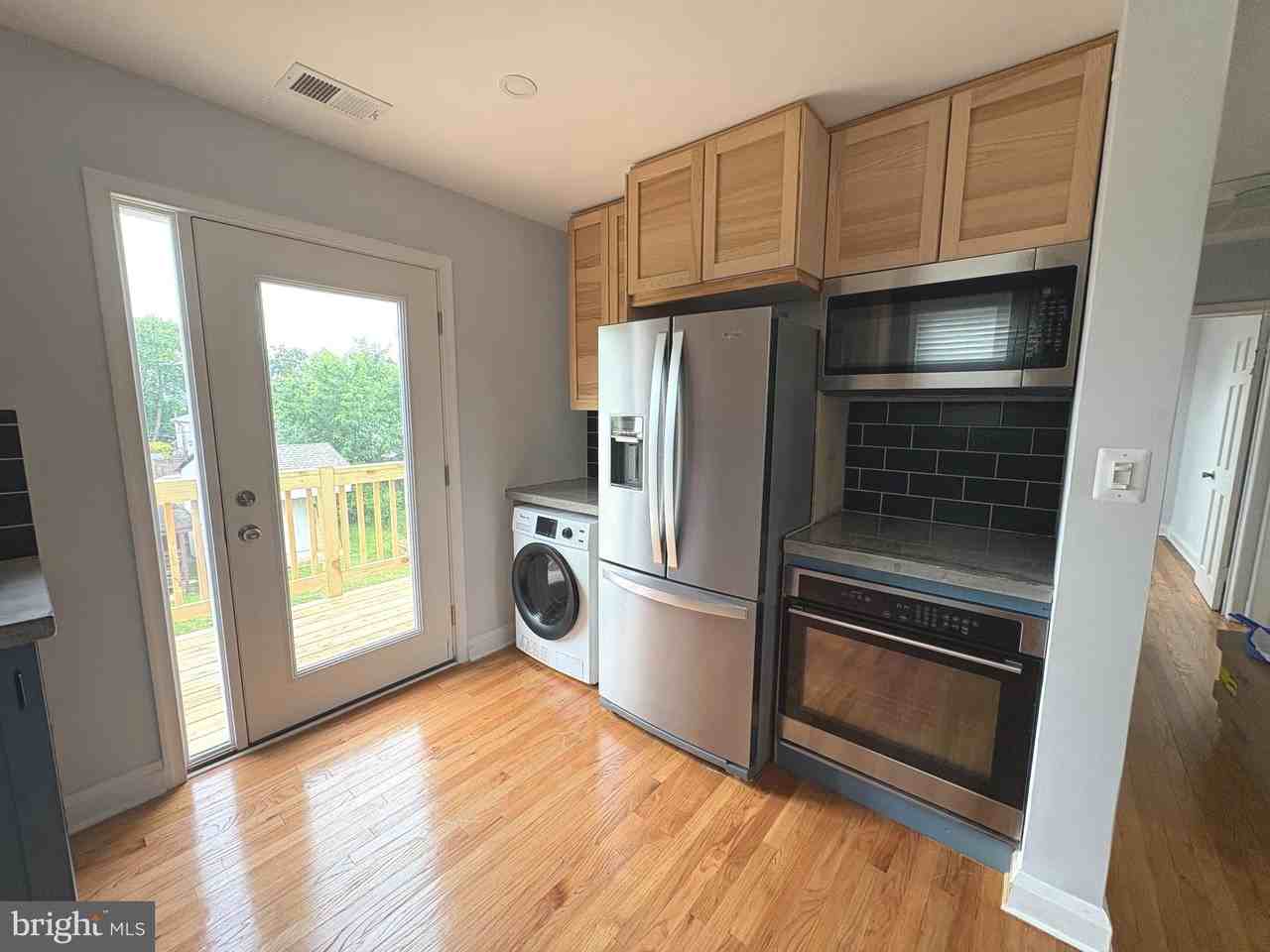 1708 Hall Ave #2 - Photo 5 of 17