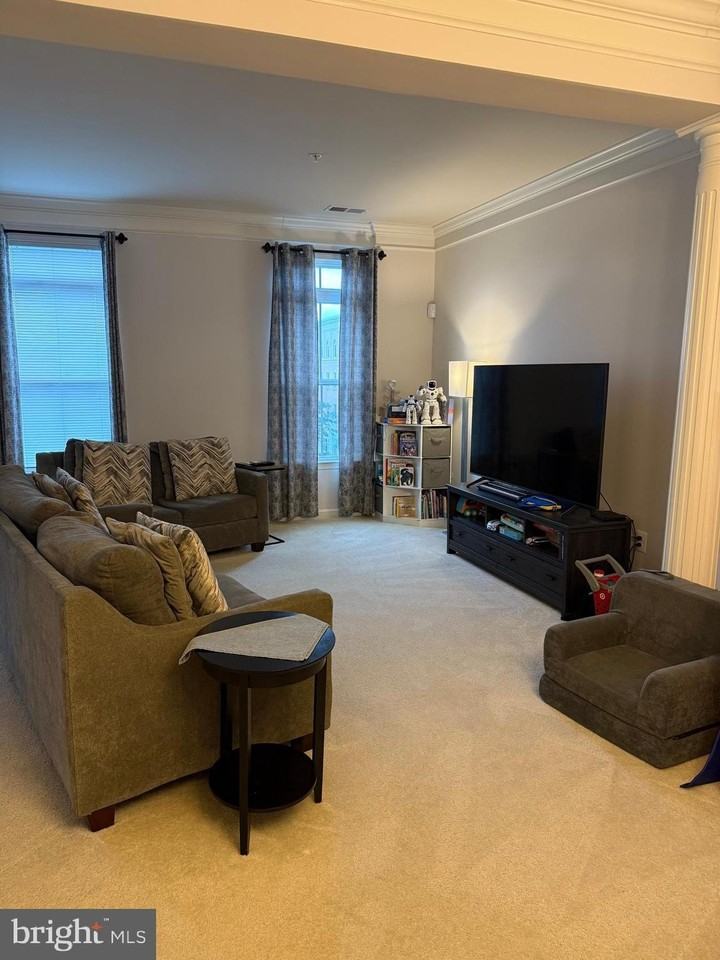434 Parkview Ave #434 - Photo 4 of 26
