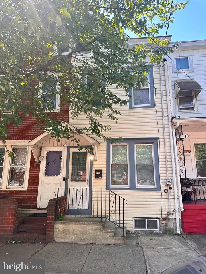 247 Morris Ave - Photo 2 of 17