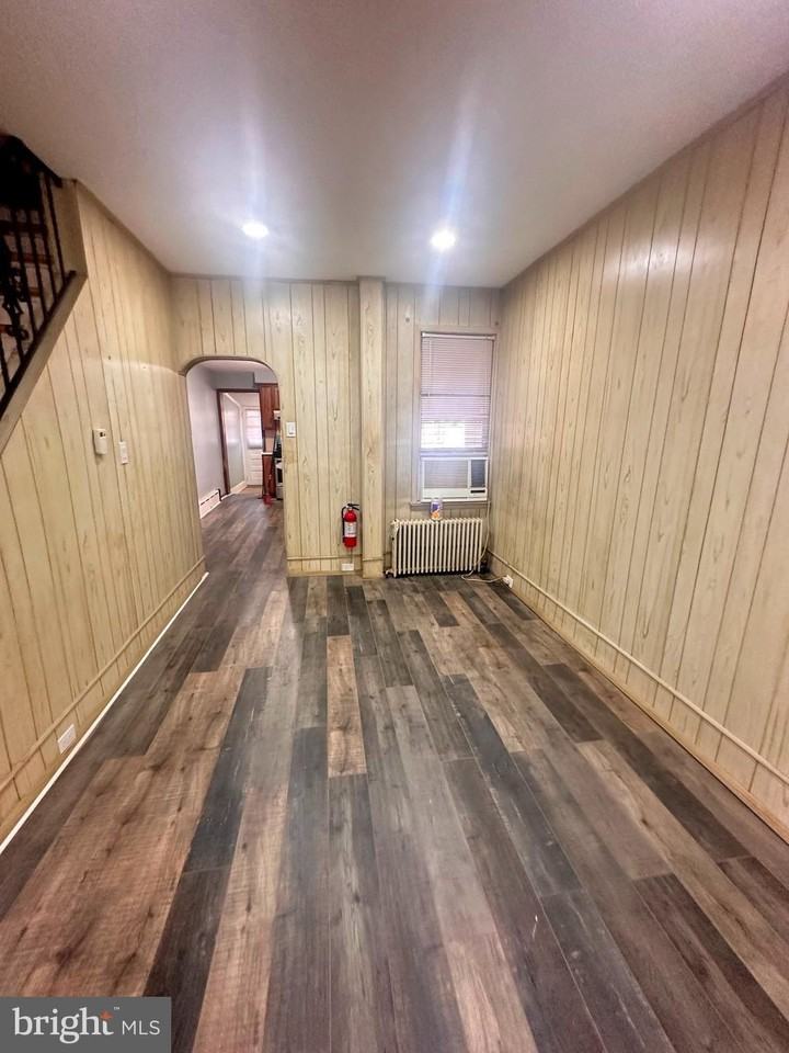 247 Morris Ave - Photo 4 of 17