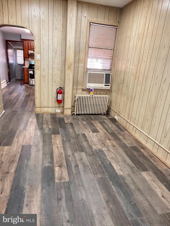 247 Morris Ave - Photo 5 of 17