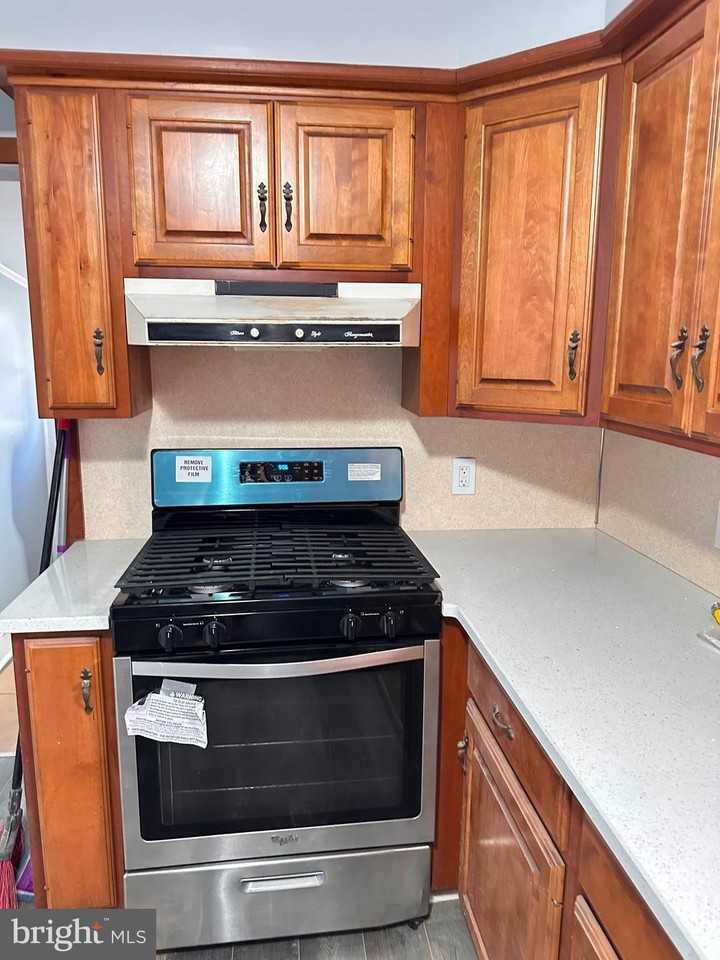247 Morris Ave - Photo 7 of 17