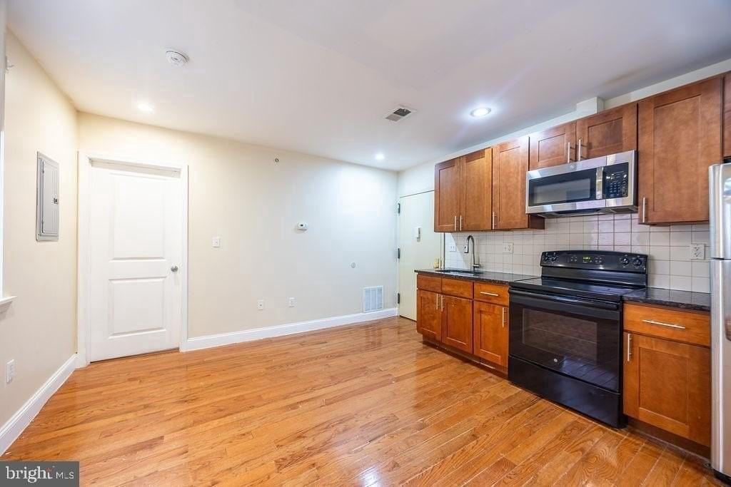 4706 Chestnut St #3B - Photo 2 of 12