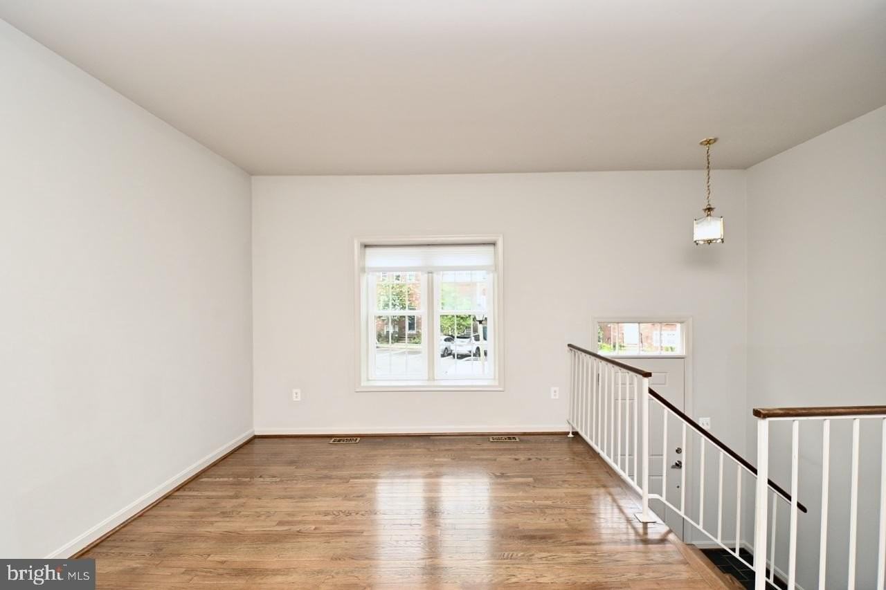 3804 Brighton Ct - Photo 3 of 33