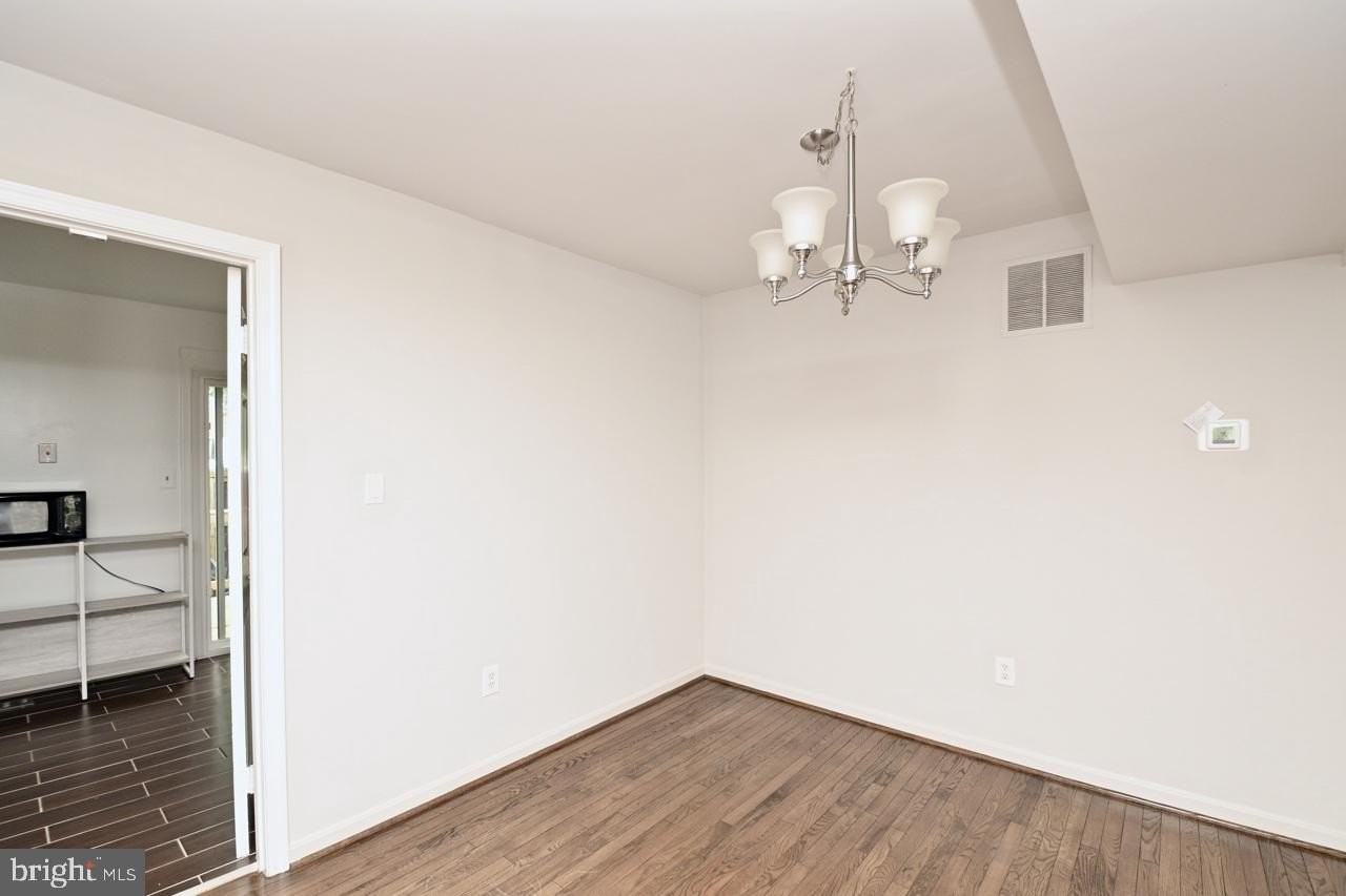 3804 Brighton Ct - Photo 6 of 33