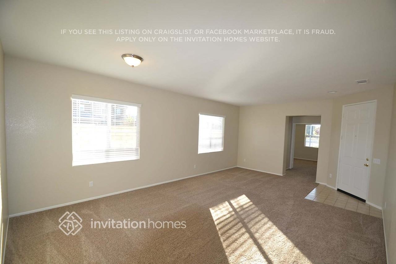 40503 Carly Ct - Photo 3 of 8