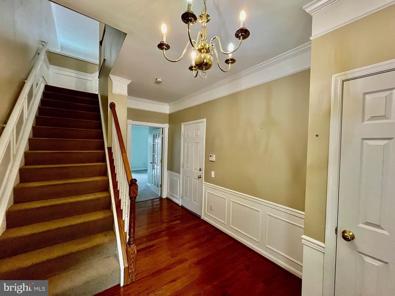 7504 Lamoyne Ct - Photo 4 of 39