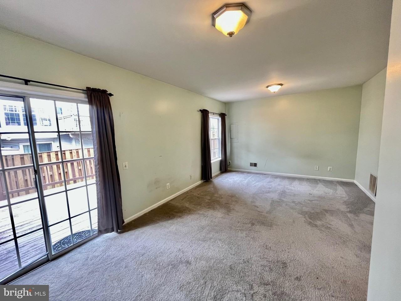 7504 Lamoyne Ct - Photo 5 of 39
