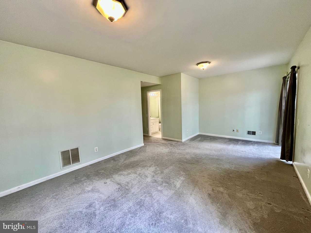 7504 Lamoyne Ct - Photo 7 of 39