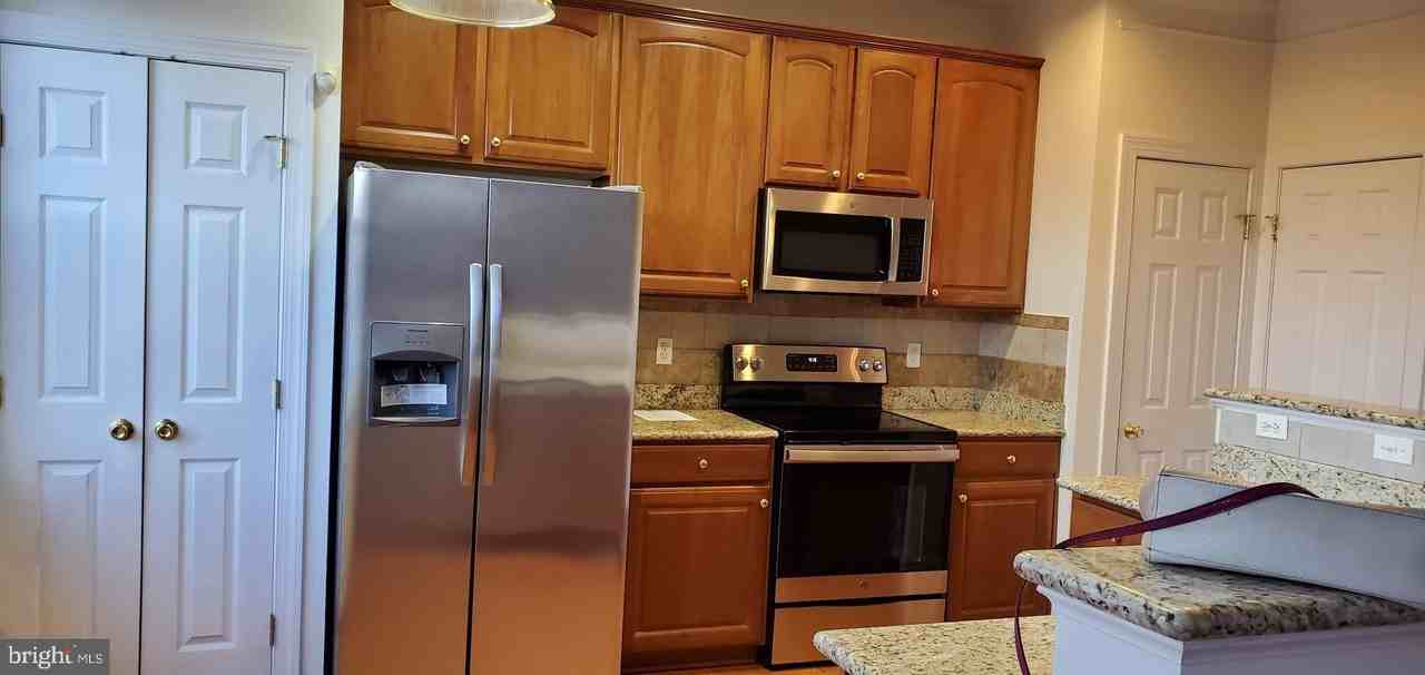 13520 Davinci Ln - Photo 5 of 19
