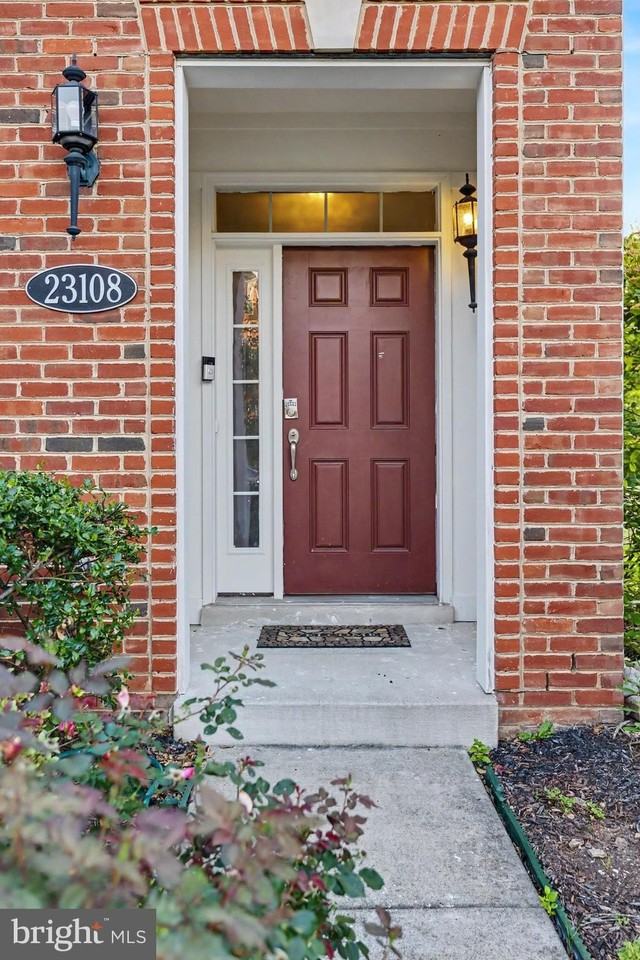 23108 Sunbury St - Photo 2 of 34