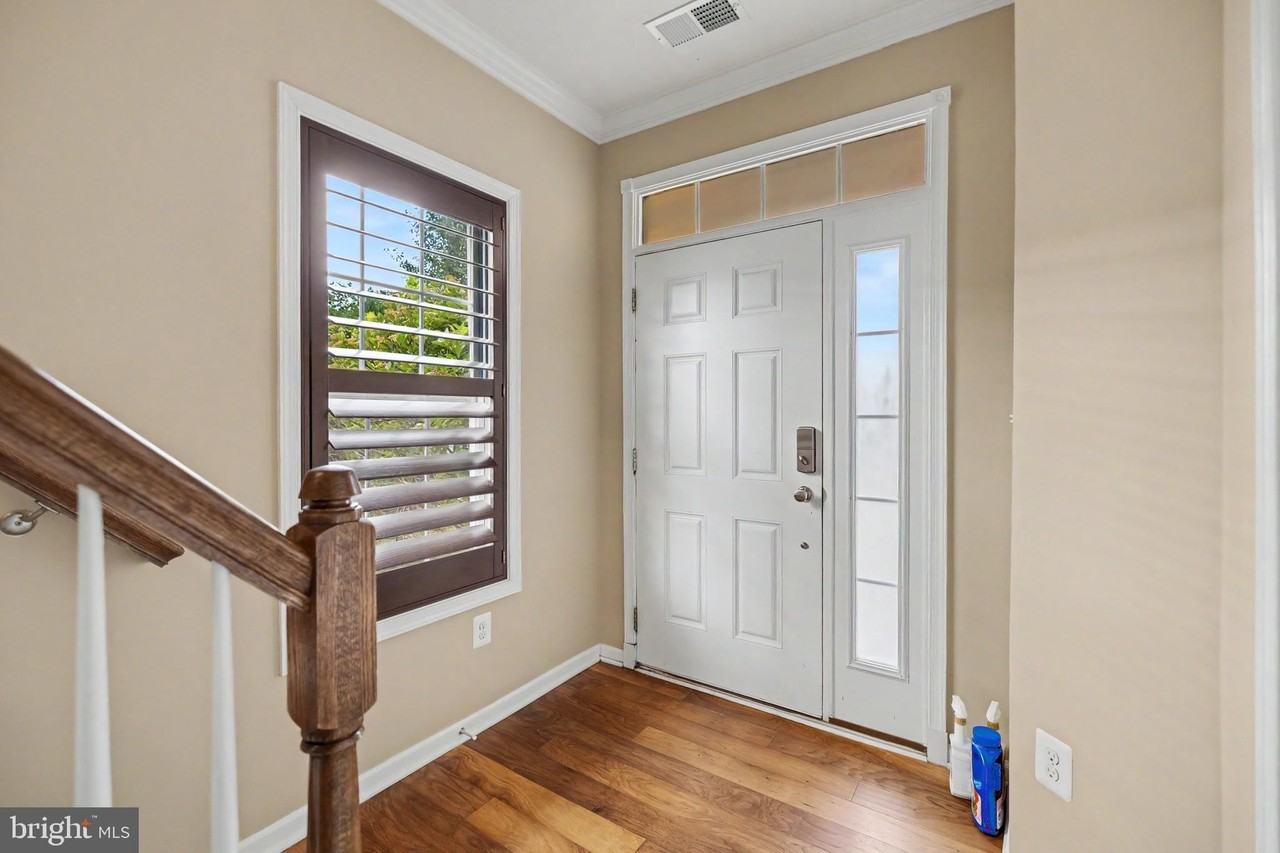 23108 Sunbury St - Photo 3 of 34