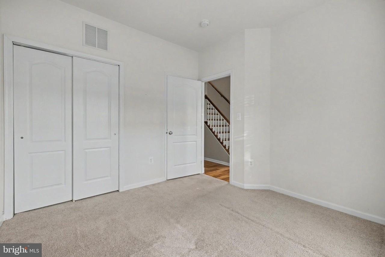 23108 Sunbury St - Photo 6 of 34