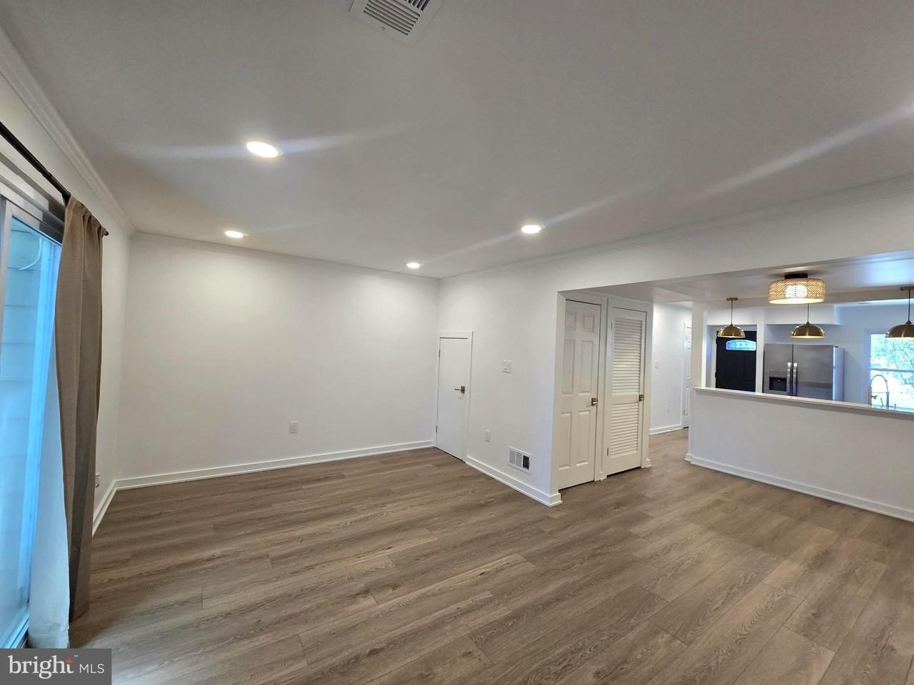 8760 Stoneridge Dr - Photo 2 of 17