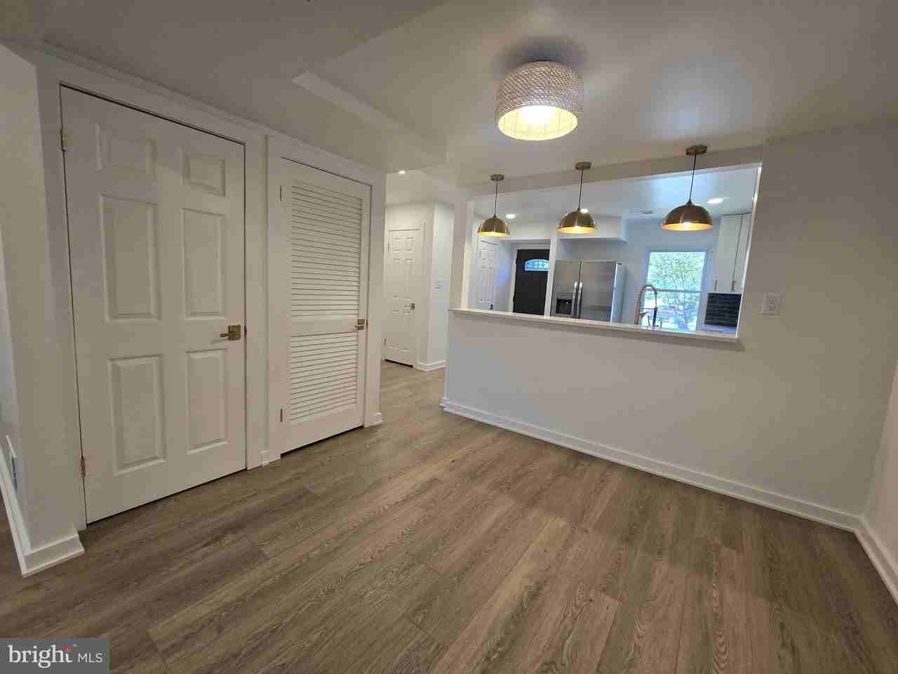 8760 Stoneridge Dr - Photo 3 of 17