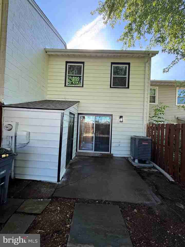 8760 Stoneridge Dr - Photo 3 of 3