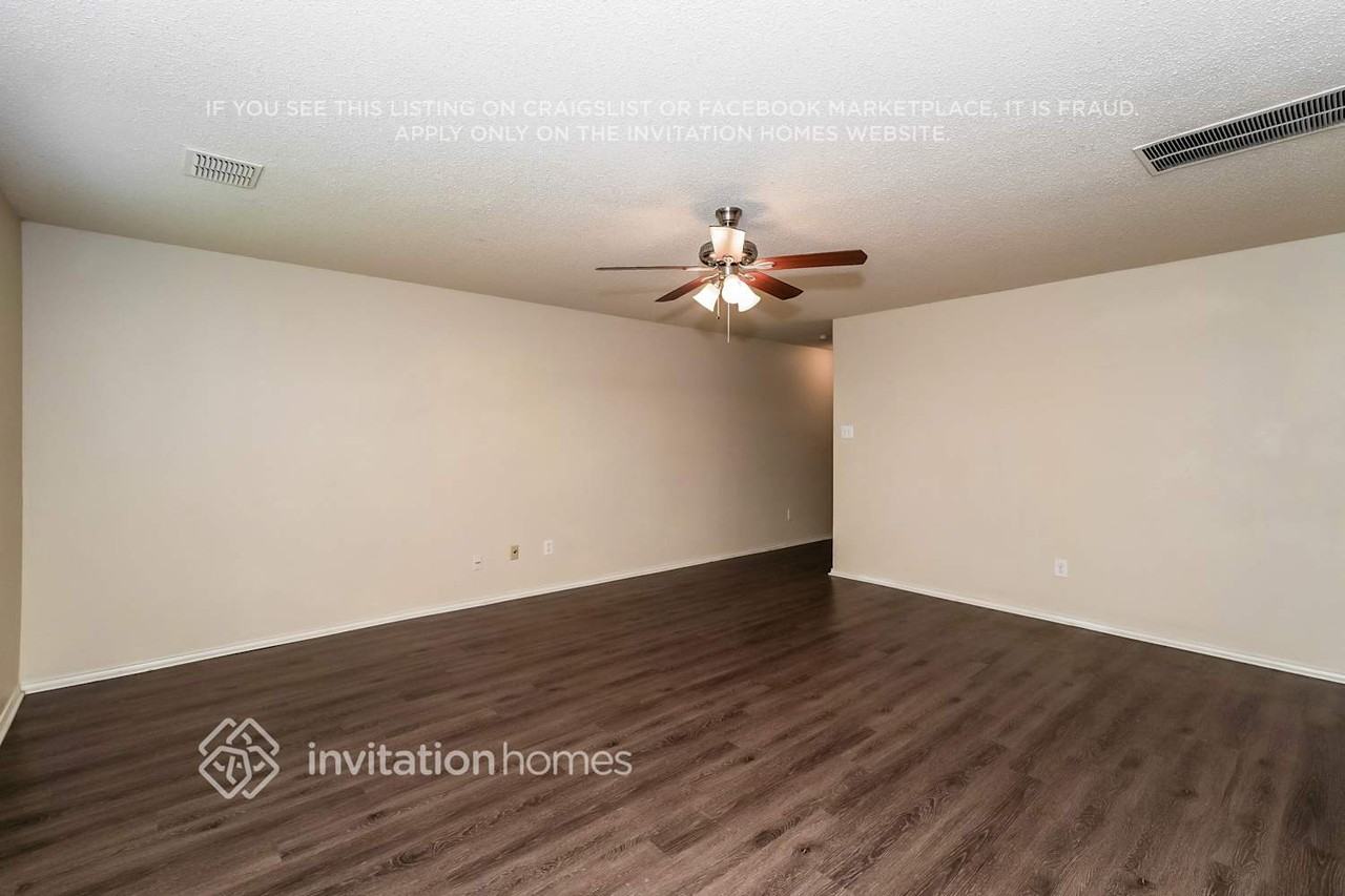 4920 Waterford Dr - Photo 4 of 18