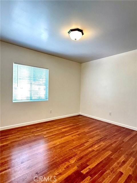 5953 Shoshone Ave - Photo 5 of 8