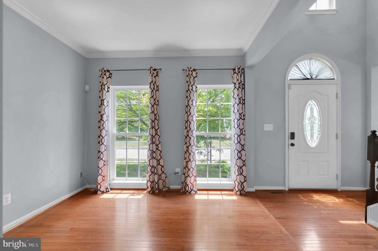 2548 Port Potomac Ave - Photo 4 of 47