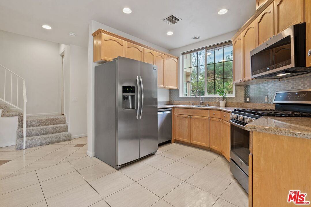 3960 Pennsylvania Ave #108 - Photo 5 of 8