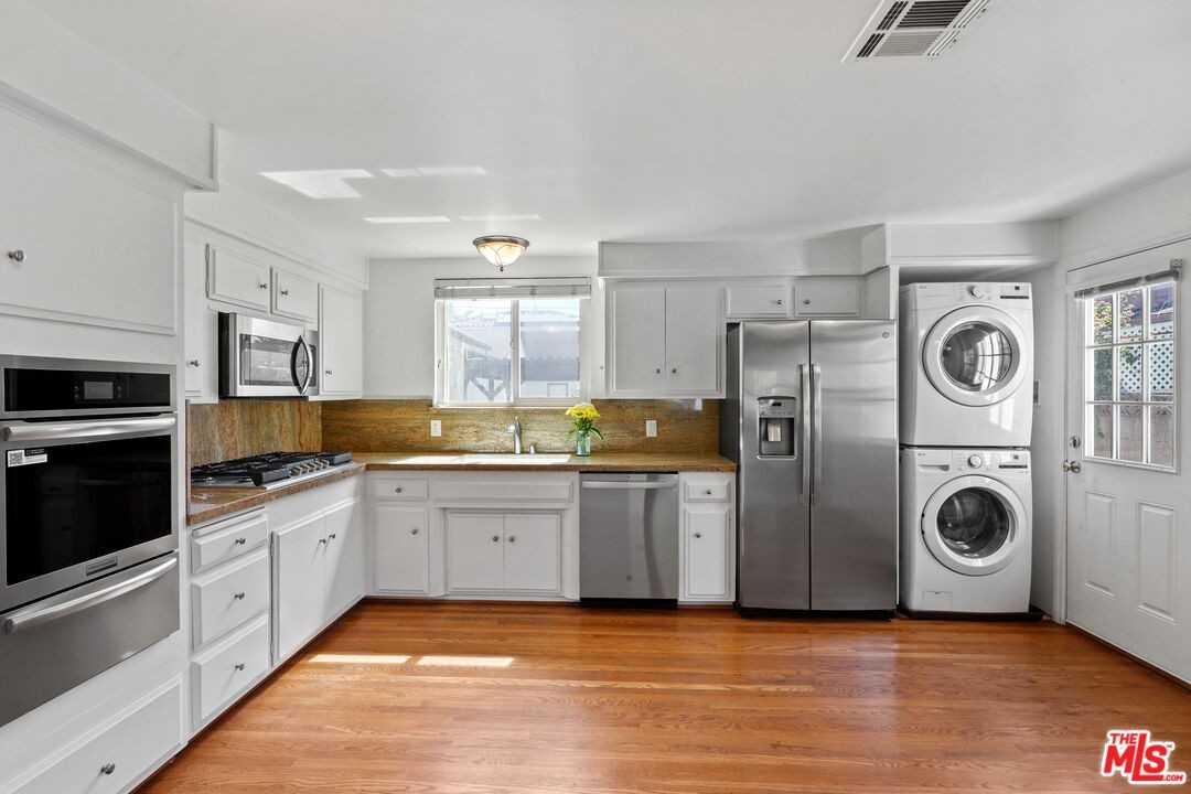 4940 Placidia Ave - Photo 2 of 8