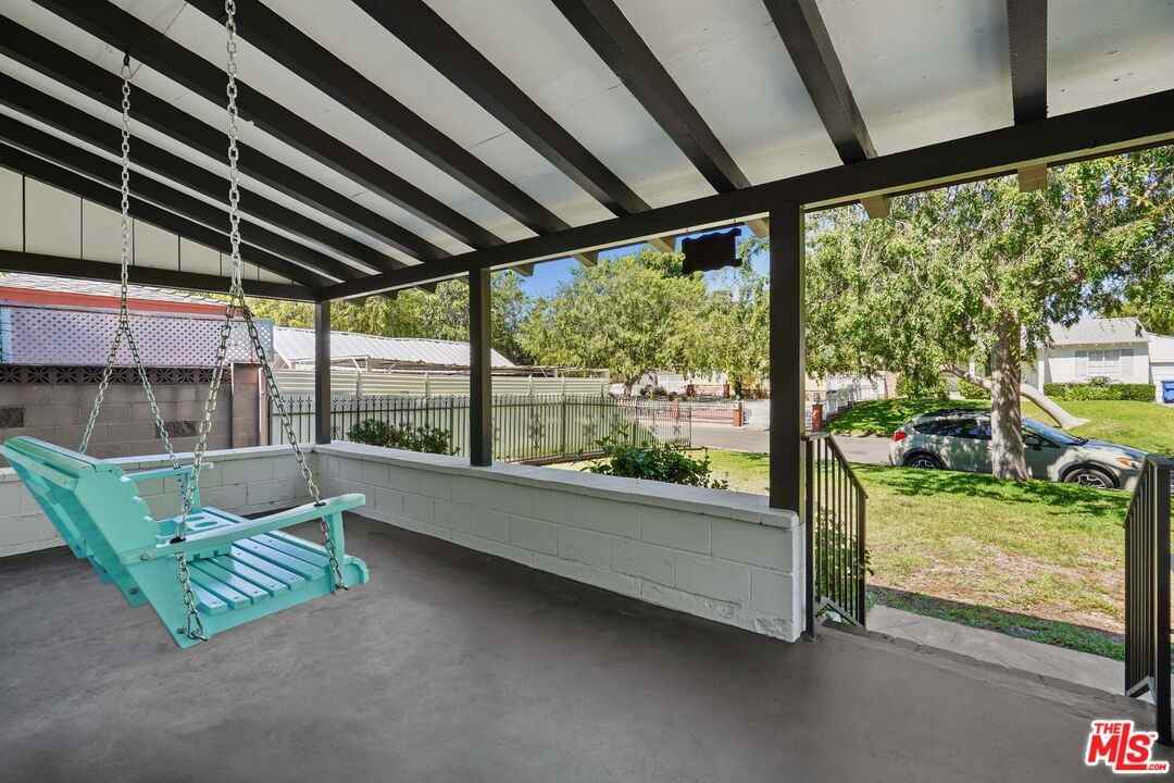 4940 Placidia Ave - Photo 7 of 8