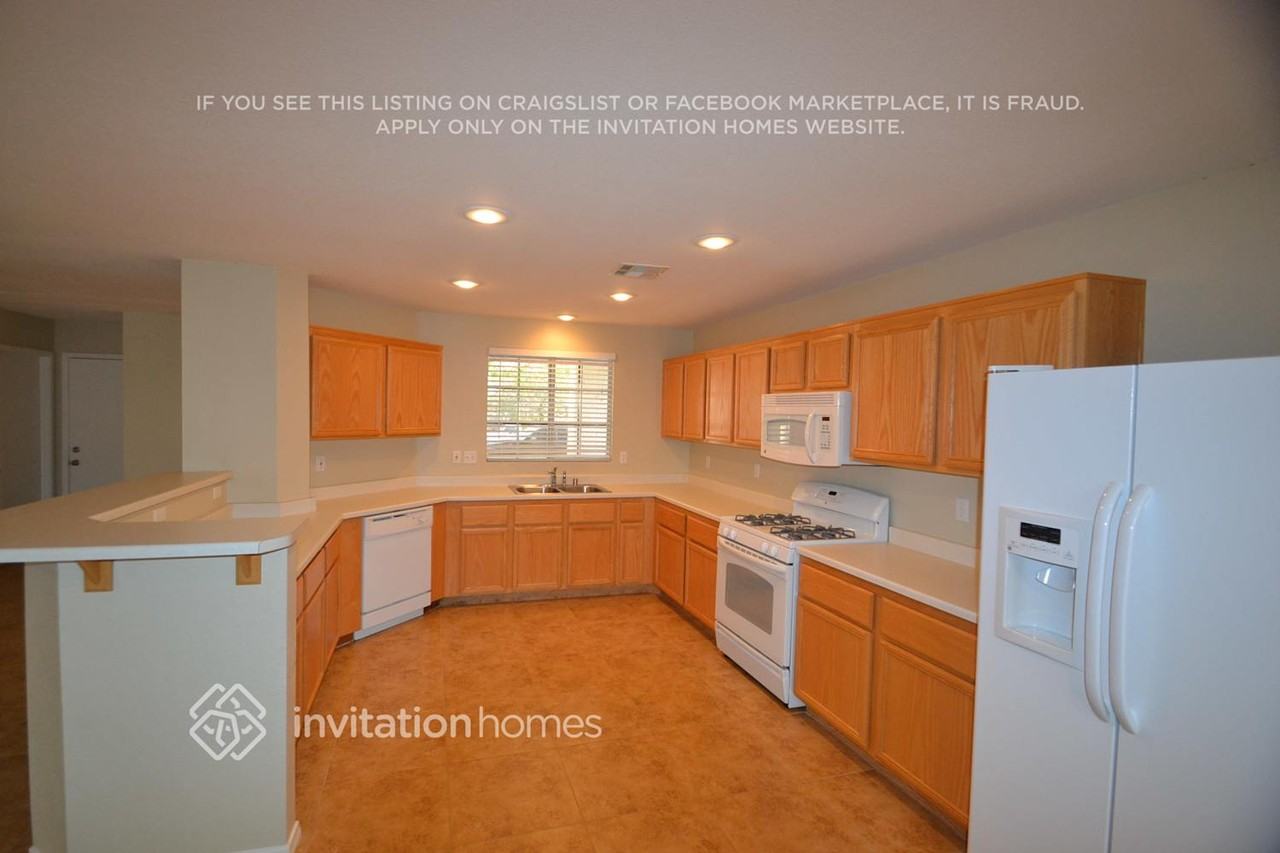 8607 Shady Pines Dr - Photo 3 of 10