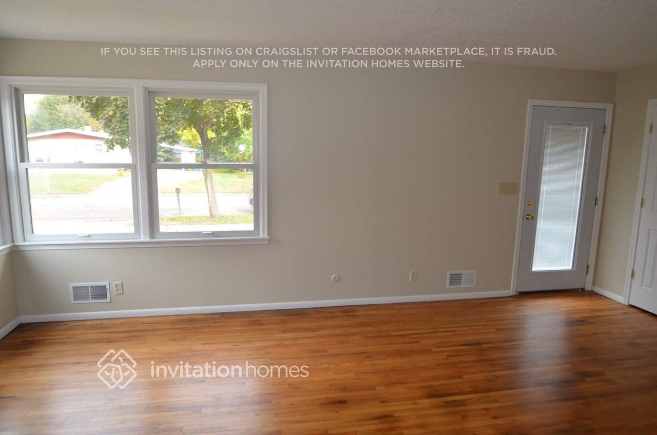 1874 7th St - Photo 3 of 11