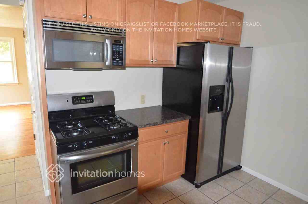 1874 7th St - Photo 4 of 11
