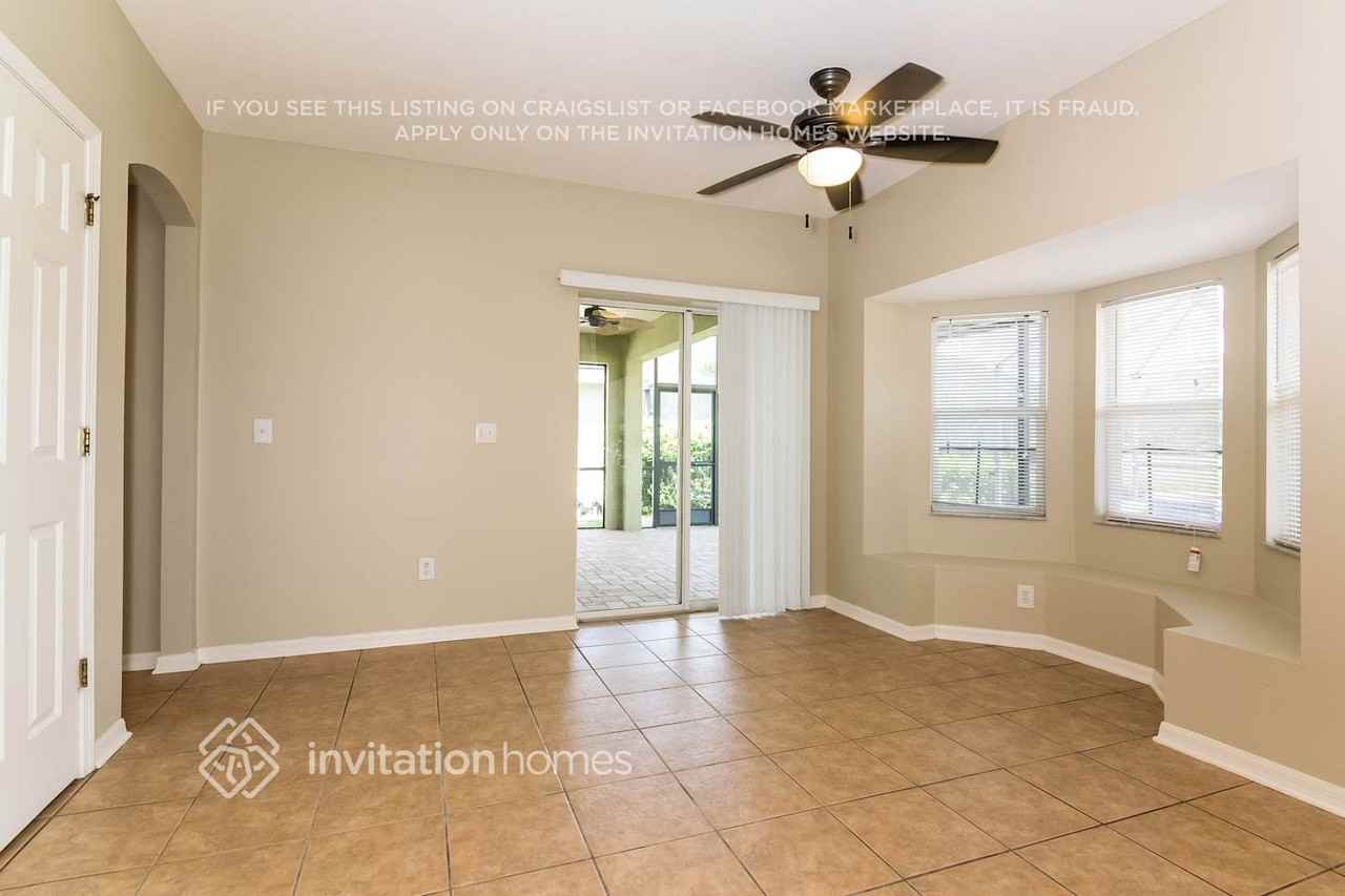 6413 Bridgecrest Dr - Photo 3 of 16
