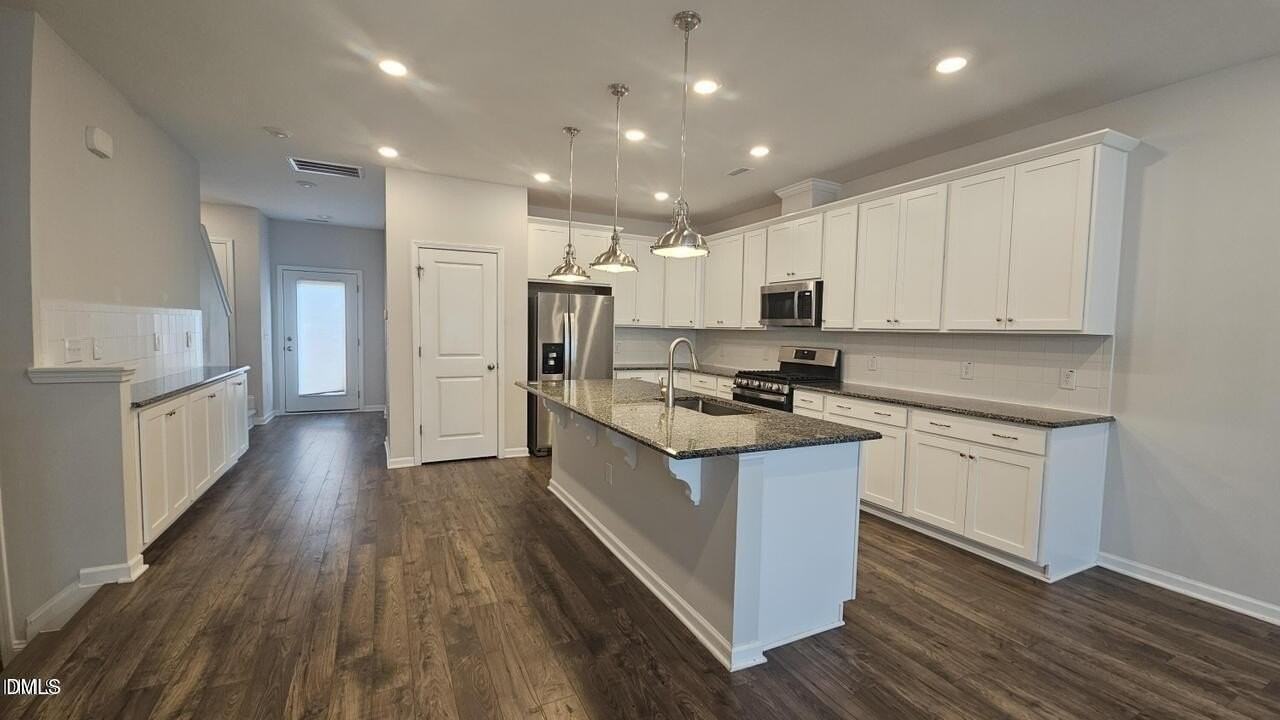 1038 Manorhaven Dr - Photo 4 of 37