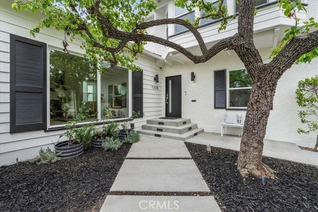 1320 Thayer Ave - Photo 4 of 8