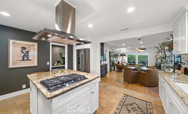 843 Bernard Dr - Photo 3 of 8