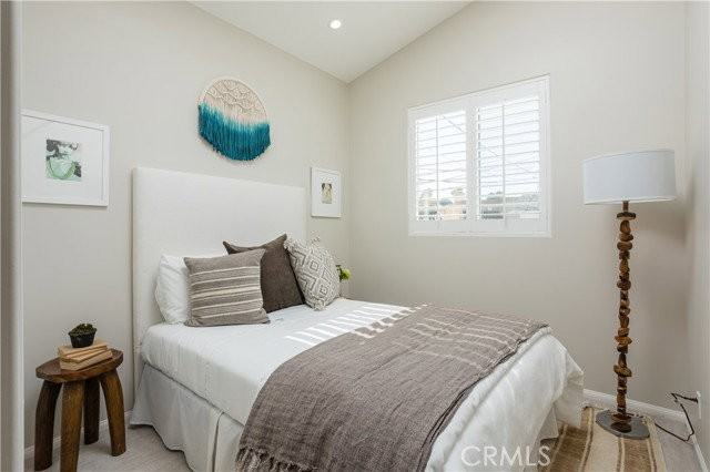606 36th St - Photo 2 of 8