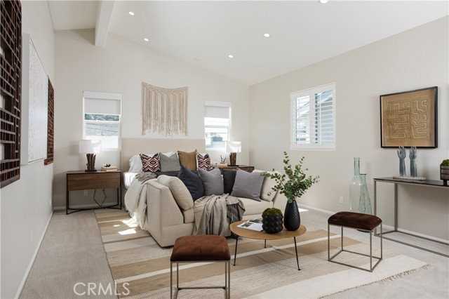 606 36th St - Photo 3 of 8
