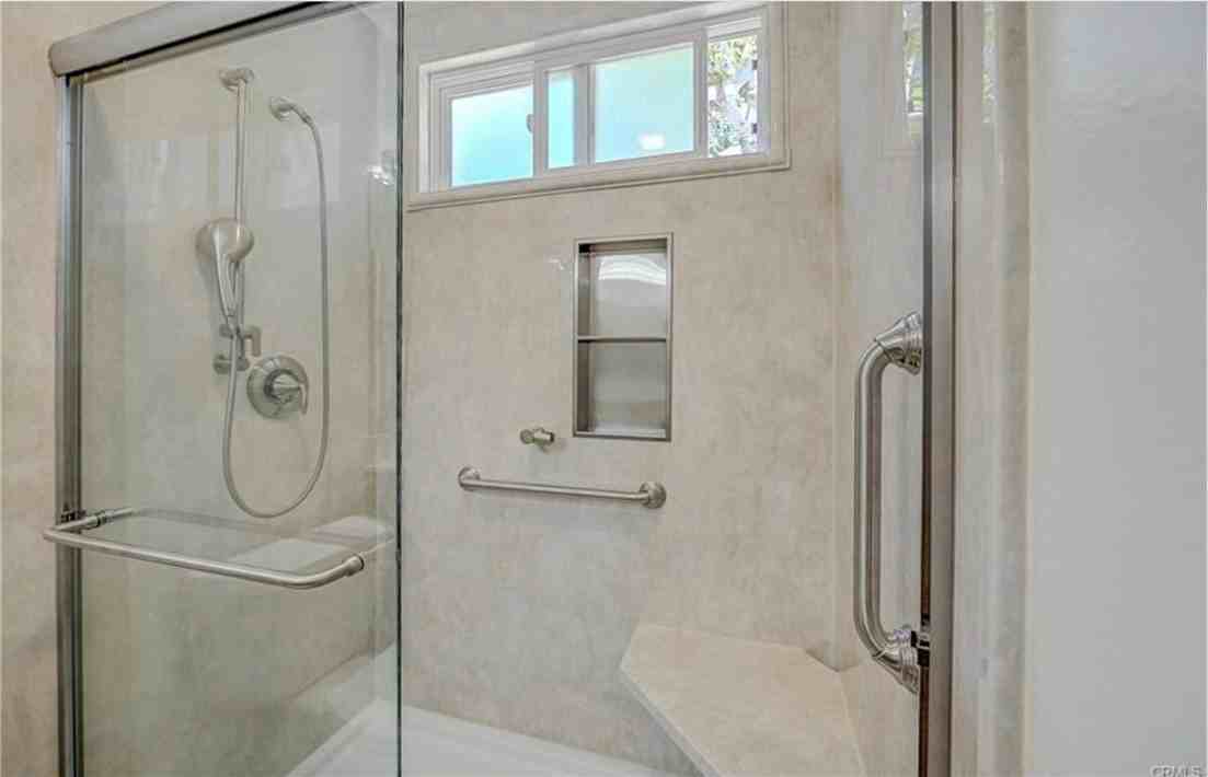 5411 Glenstone Dr - Photo 4 of 8