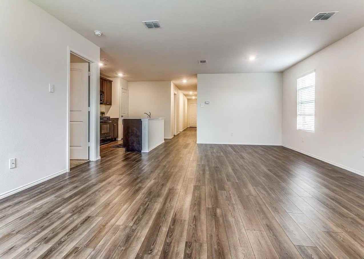401 Everglades St - Photo 2 of 24