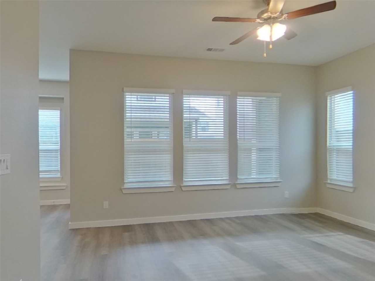 718 Lacewing Dr - Photo 2 of 16