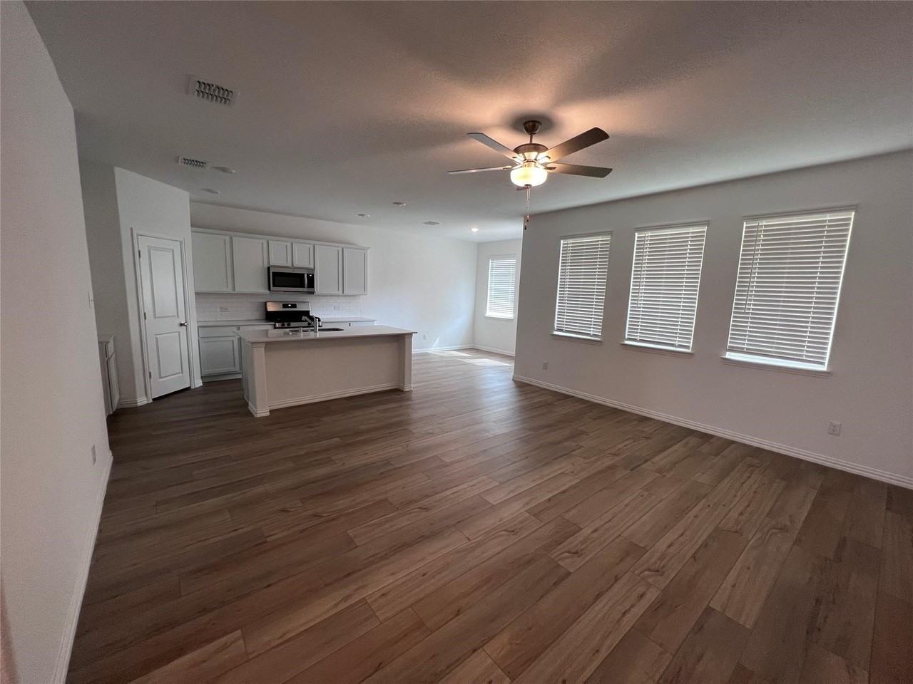 1105 Mahogany Ln - Photo 6 of 13