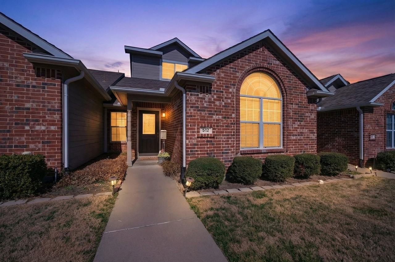 512 Oakridge Dr