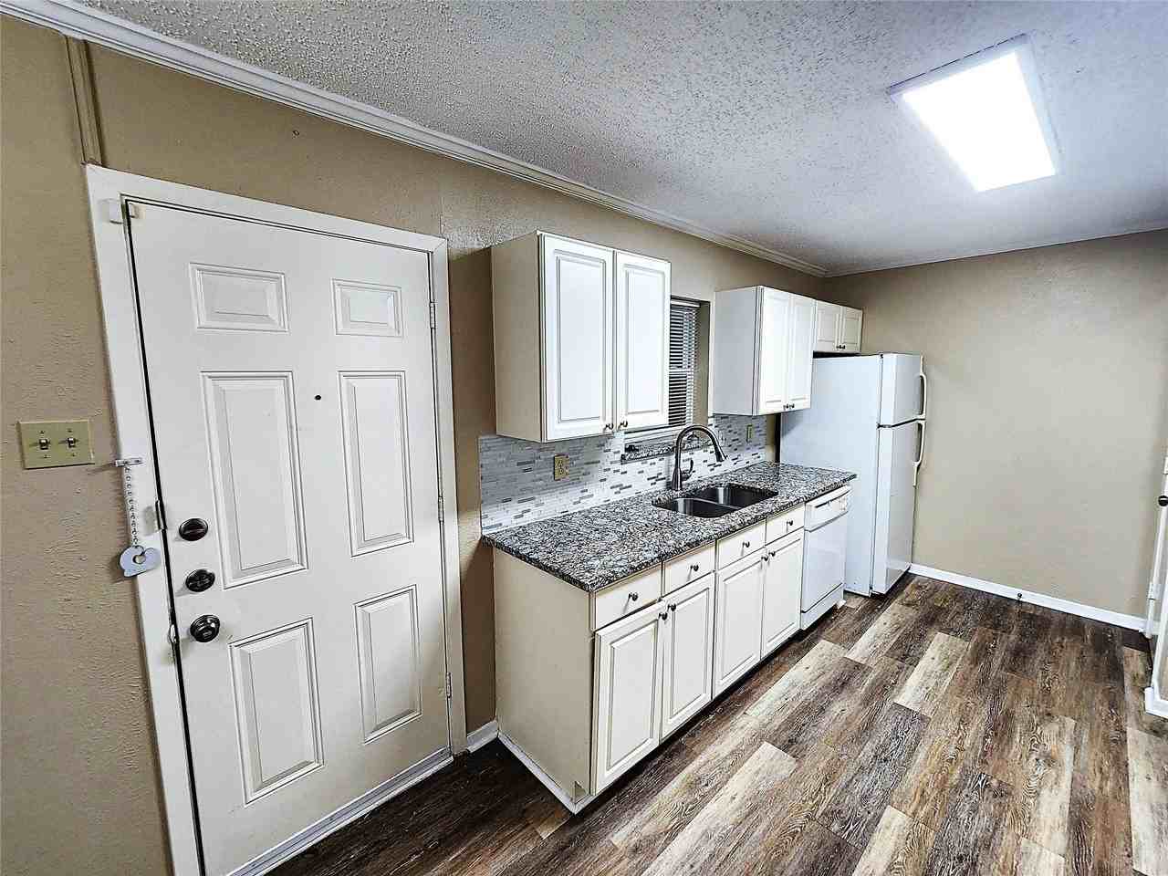 127 Cooper St - Photo 2 of 21