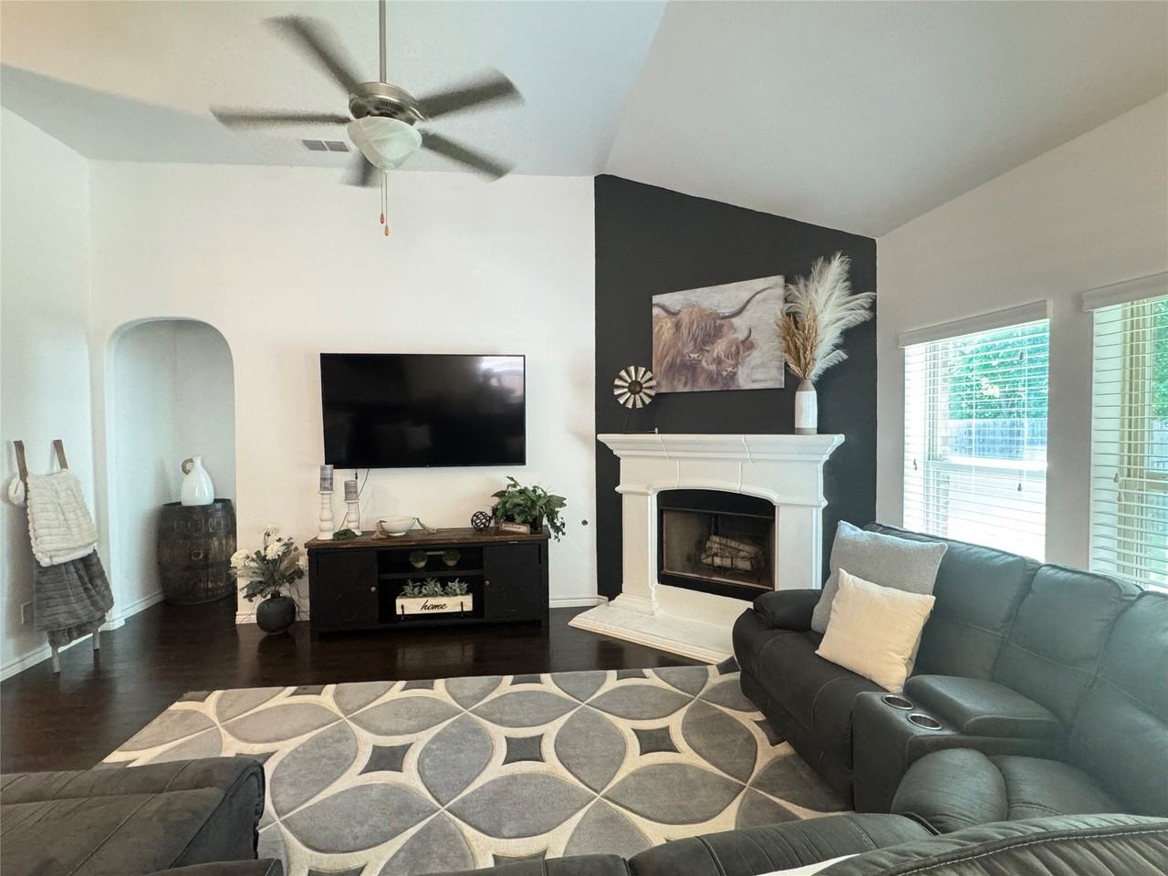 1020 Lake Sierra Way - Photo 4 of 25