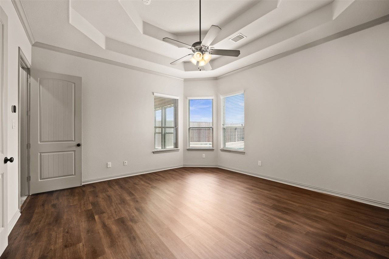 586 Mountcastle Dr - Photo 5 of 23