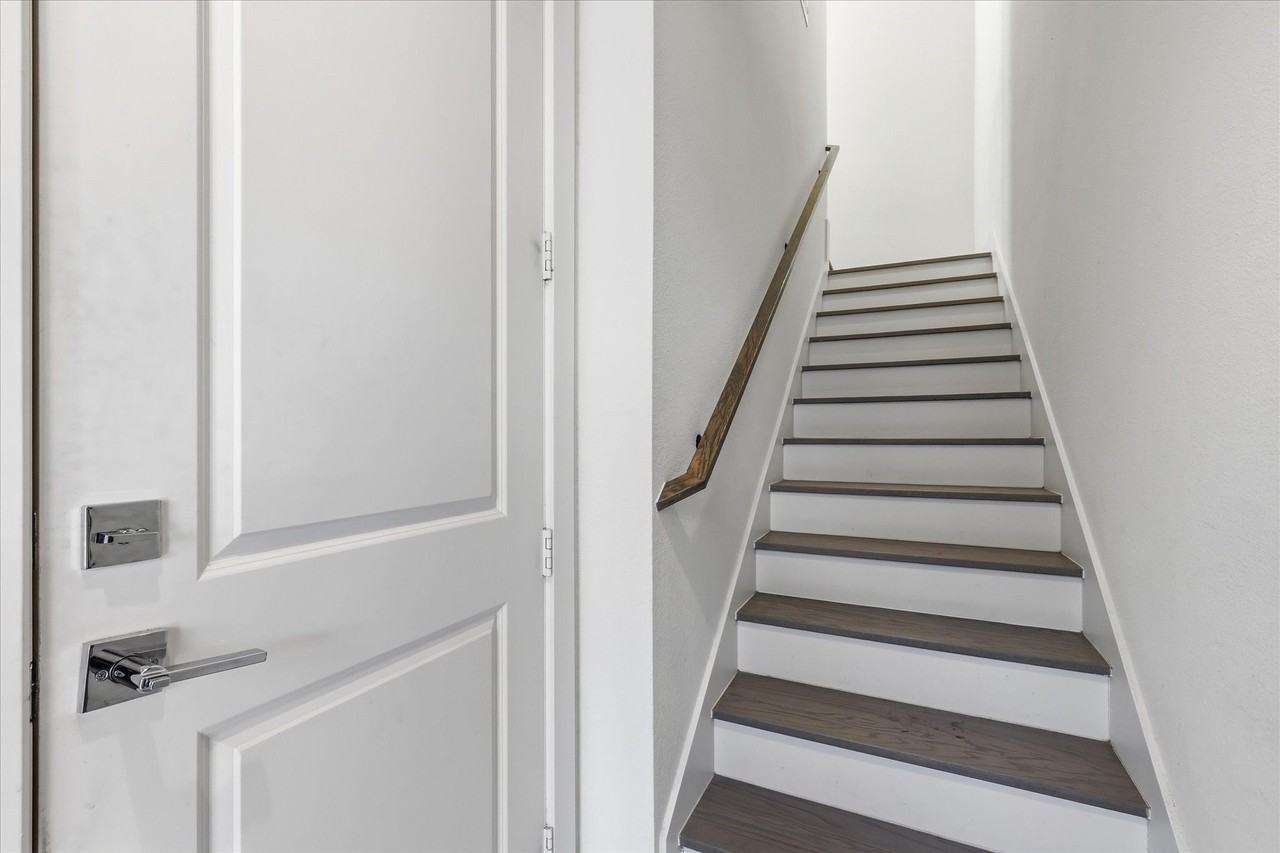 6017 Hudson St #102 - Photo 3 of 34